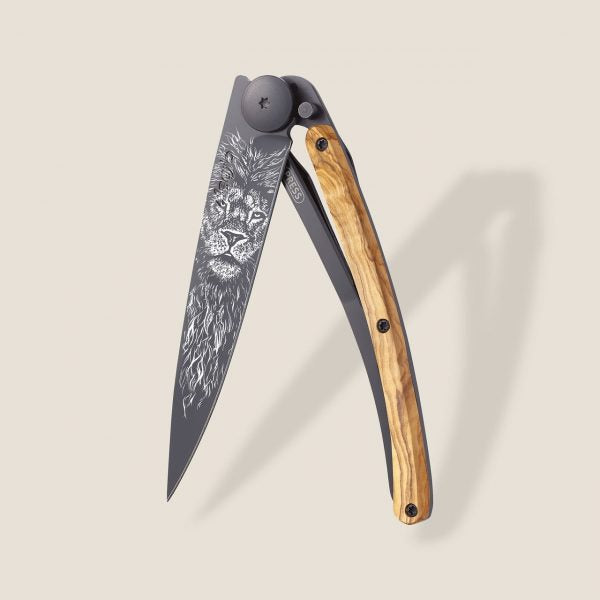 Deejo KNIFE DEEJO 390G BLACK OLIVE WOOD LION (DEE111)