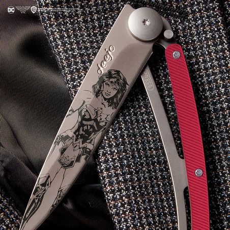Deejo KNIFE DEEJO 37G RED  ALUMINIUM WONDER WOMAN  (DEE030)