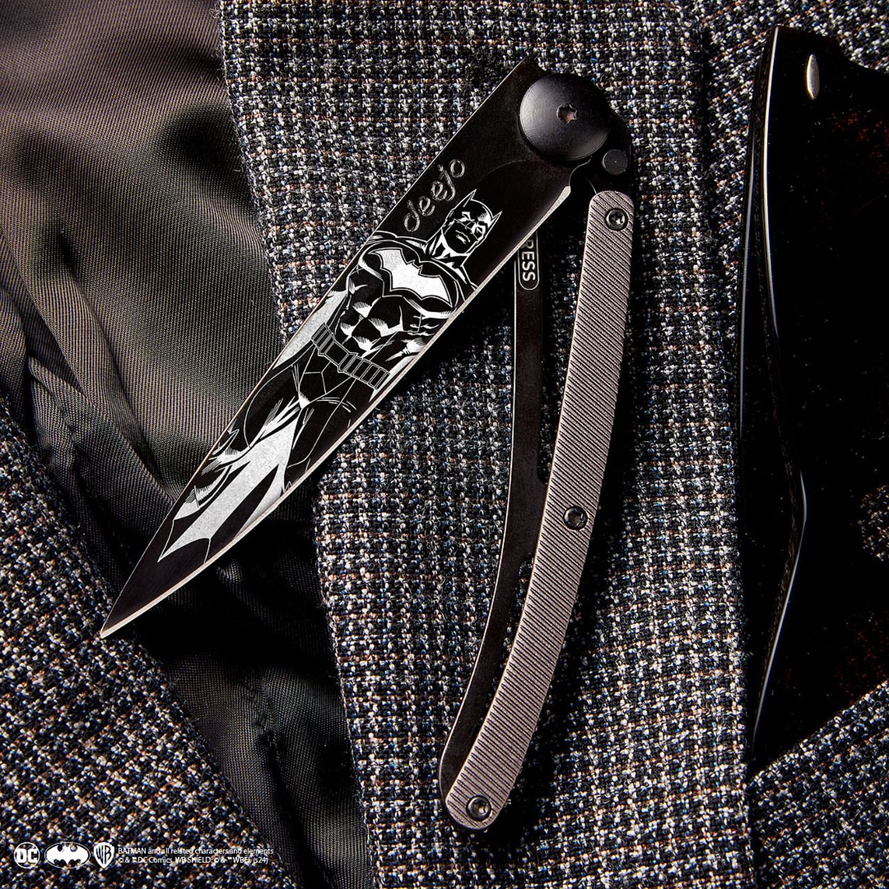 Deejo KNIFE DEEJO 37G DARK GREY  ALUMINIUM THE BATMAN (DEE030)